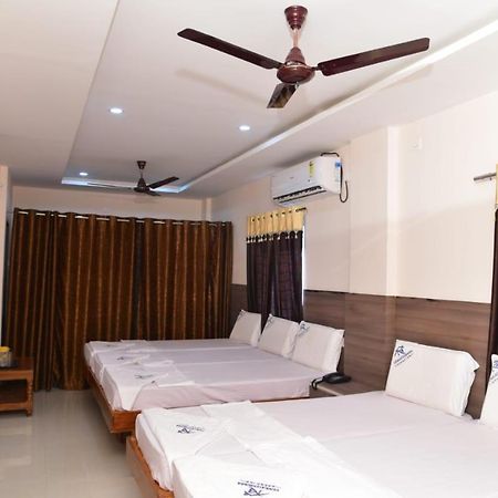 Nb Venkateswara Grand Inn Tirupati Exteriör bild