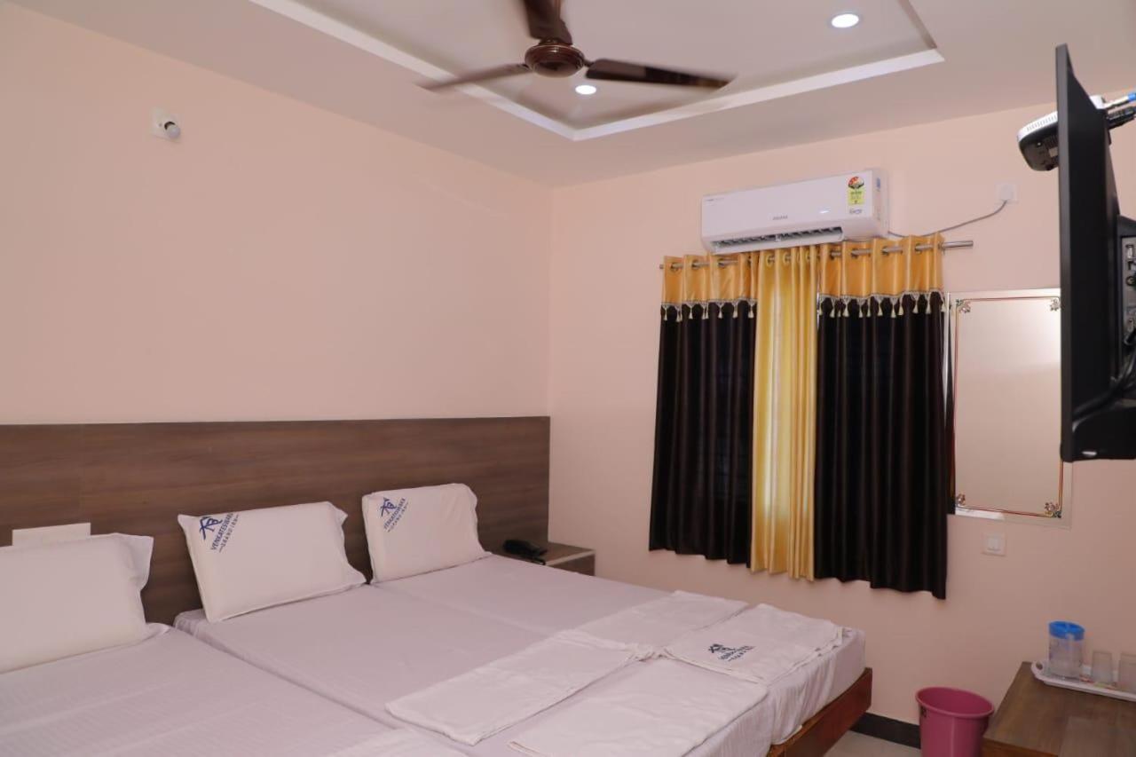 Nb Venkateswara Grand Inn Tirupati Exteriör bild