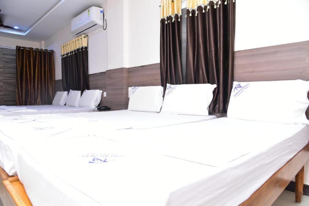 Nb Venkateswara Grand Inn Tirupati Exteriör bild